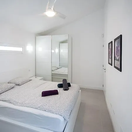 Eden Island Village Apartment *